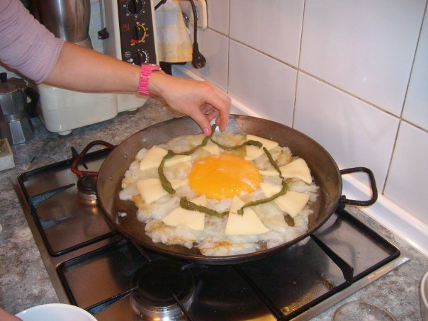 Cociendo huevo de avestruz